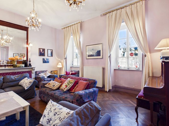 Image No.6-10 Bed House for sale