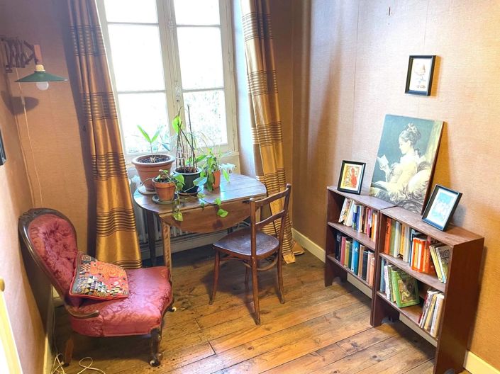 Image No.10-8 Bed House for sale