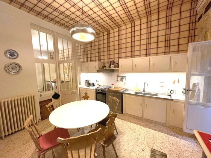 Image No.4-8 Bed House for sale