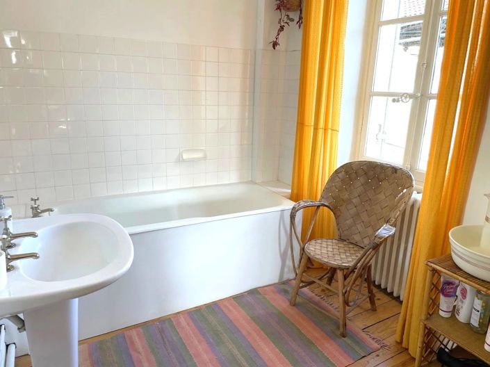 Image No.9-8 Bed House for sale