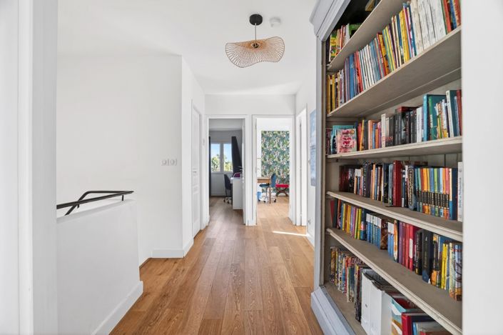 Image No.12-6 Bed Property for sale