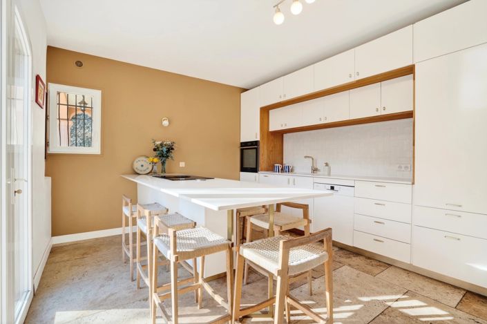 Image No.3-6 Bed Property for sale