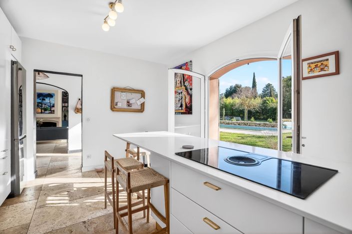 Image No.4-6 Bed Property for sale