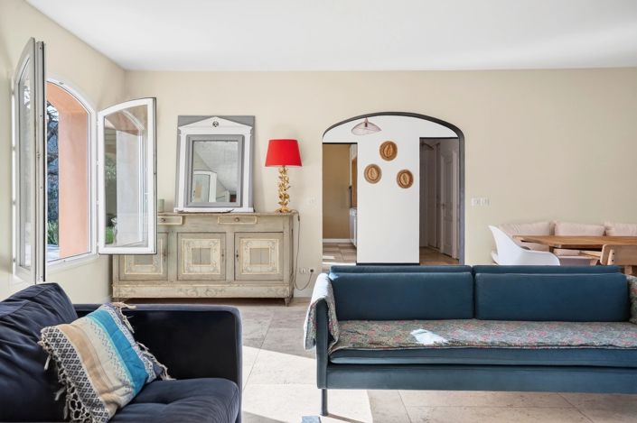 Image No.8-6 Bed Property for sale