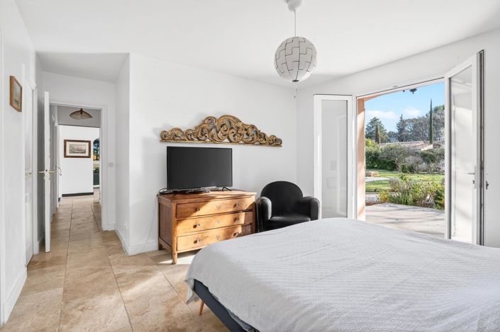 Image No.9-6 Bed Property for sale