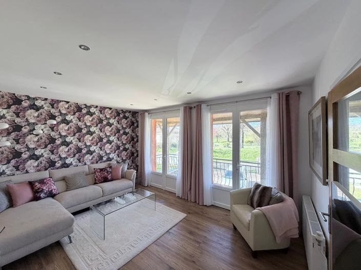 Image No.8-5 Bed House for sale