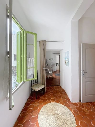 Image No.14-7 Bed House for sale