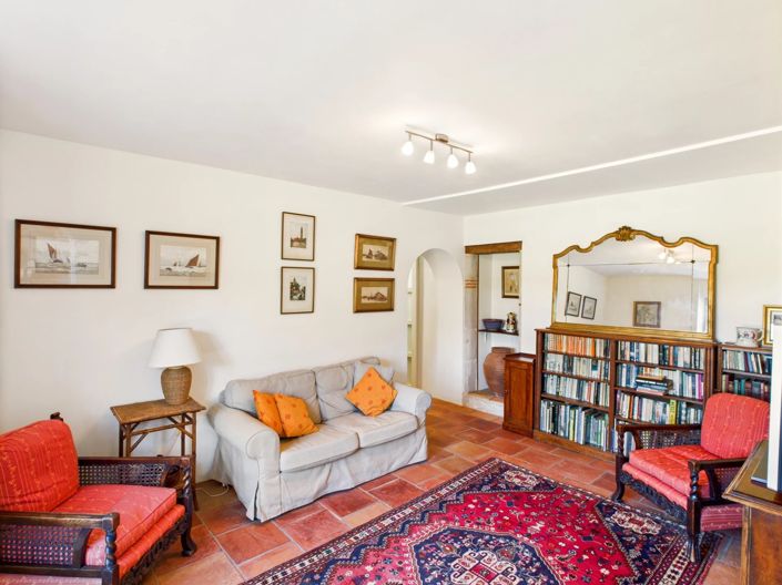 Image No.11-5 Bed House for sale