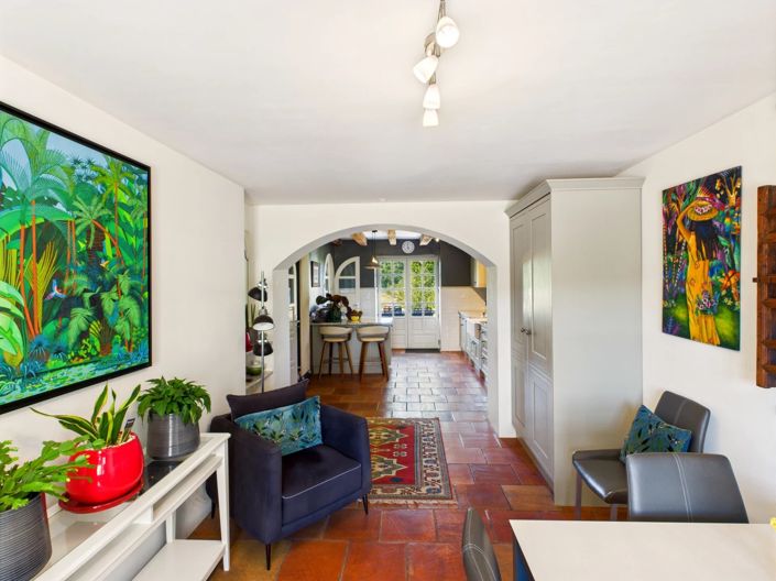 Image No.8-5 Bed House for sale