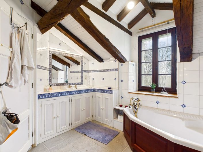 Image No.10-5 Bed House for sale