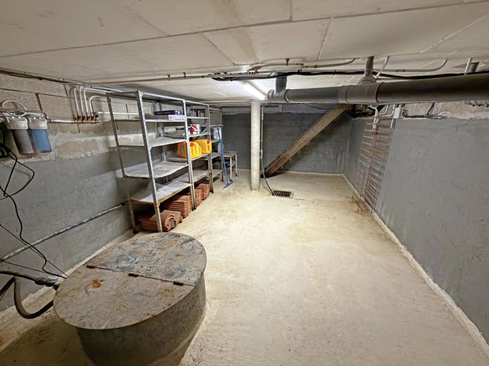 Image No.10-2 Bed House for sale