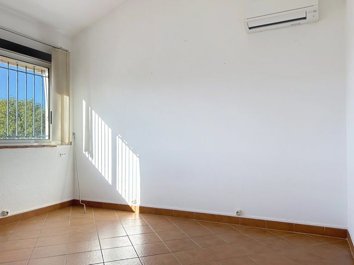 Image No.10-6 Bed House for sale