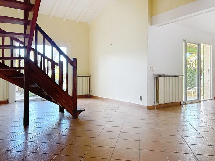 Image No.6-6 Bed House for sale