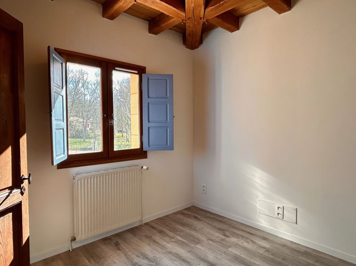 Image No.10-3 Bed House for sale