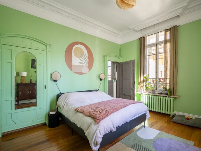 Image No.9-5 Bed Property for sale