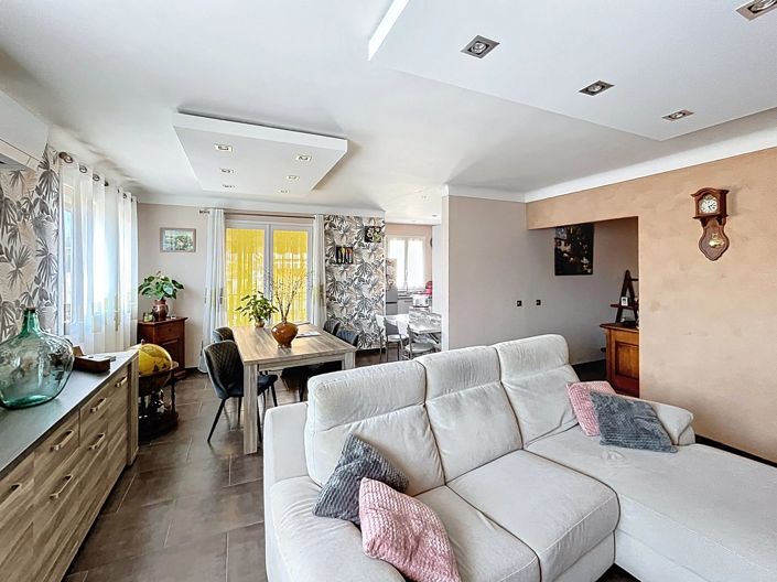 Image No.2-4 Bed House for sale