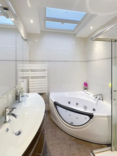 Image No.8-4 Bed House for sale