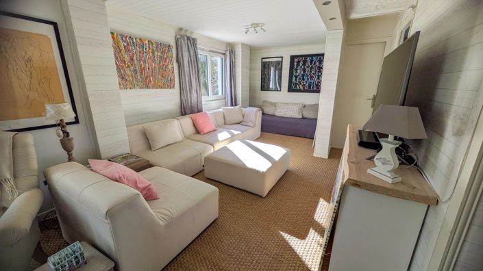 Image No.8-2 Bed House for sale