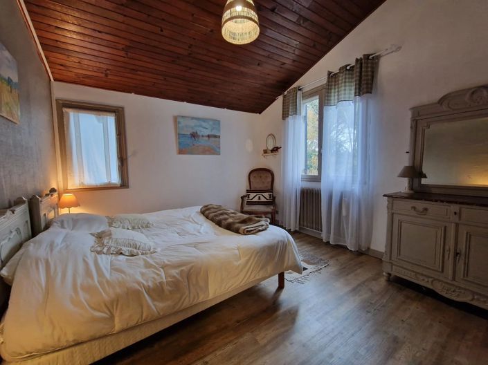 Image No.12-5 Bed House for sale