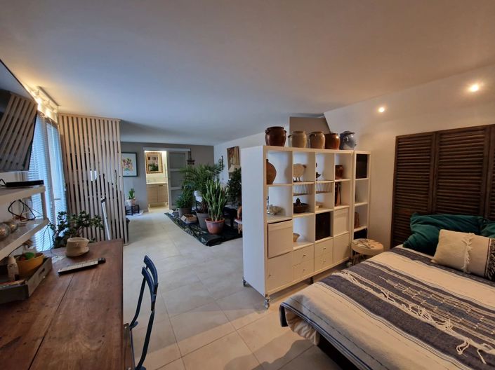 Image No.8-5 Bed House for sale