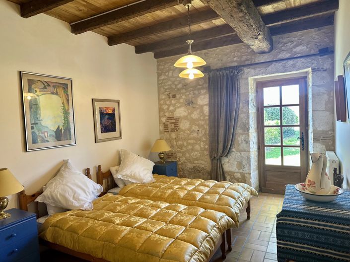 Image No.7-5 Bed House for sale