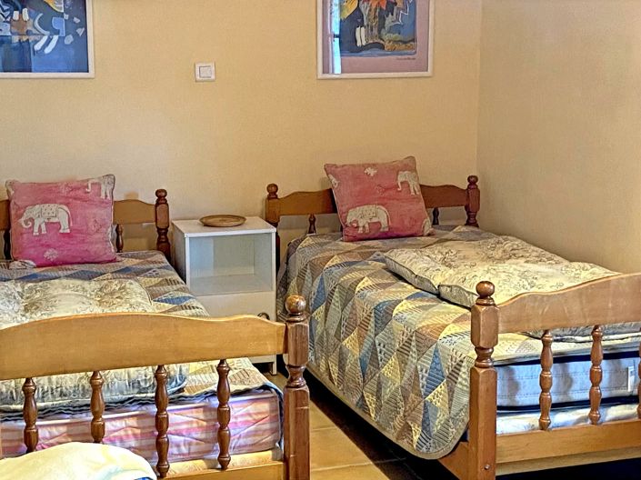 Image No.8-5 Bed House for sale