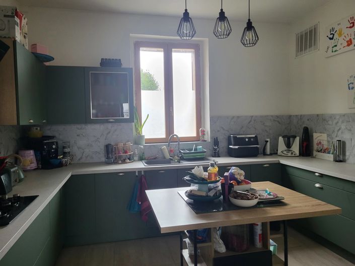 Image No.8-5 Bed House for sale