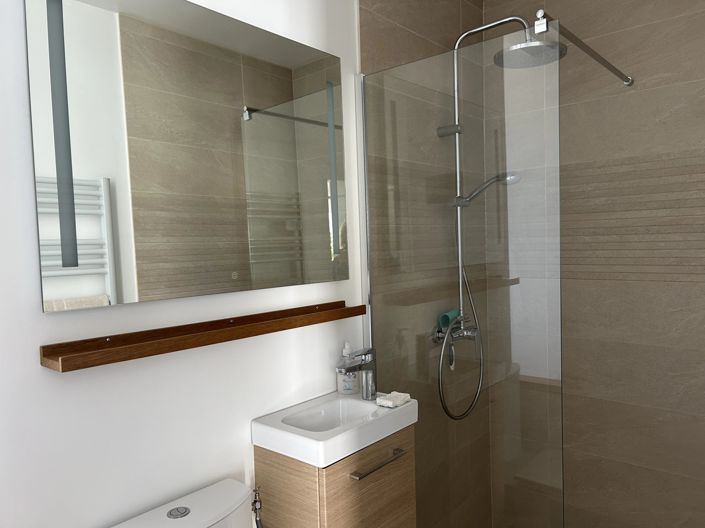 Image No.8-2 Bed House for sale