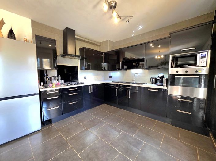 Image No.3-5 Bed House for sale