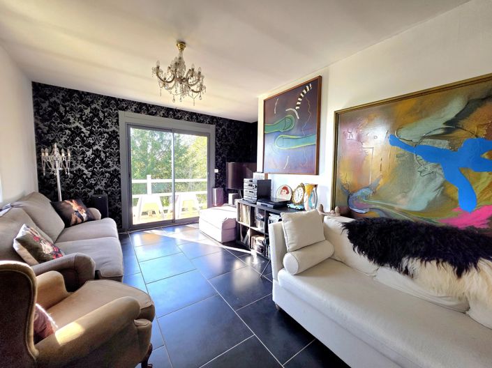 Image No.6-5 Bed House for sale