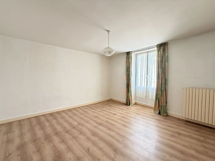 Image No.8-2 Bed House for sale