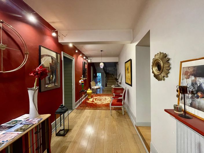 Image No.8-5 Bed House for sale