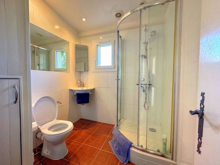 Image No.10-3 Bed House for sale