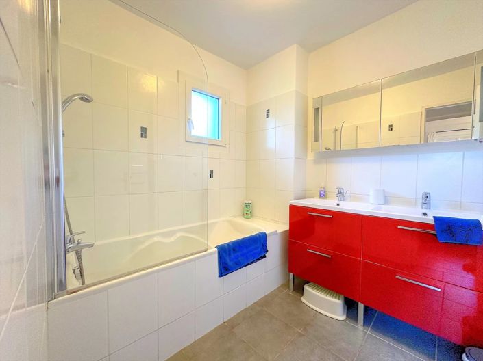 Image No.11-3 Bed House for sale