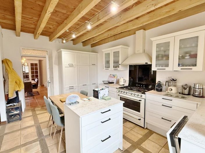 Image No.8-5 Bed House for sale