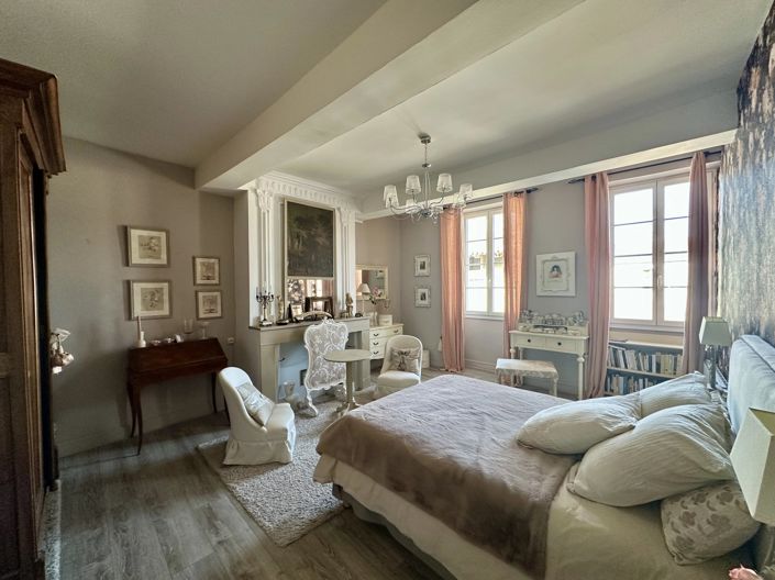 Image No.8-5 Bed House for sale