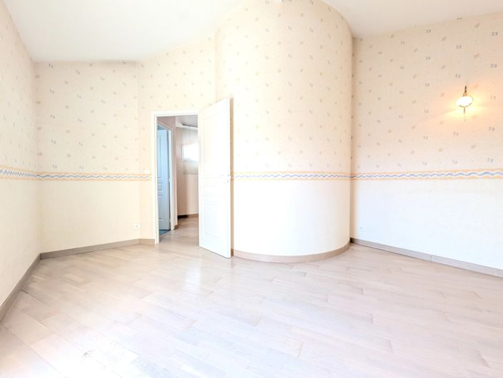 Image No.13-3 Bed House for sale