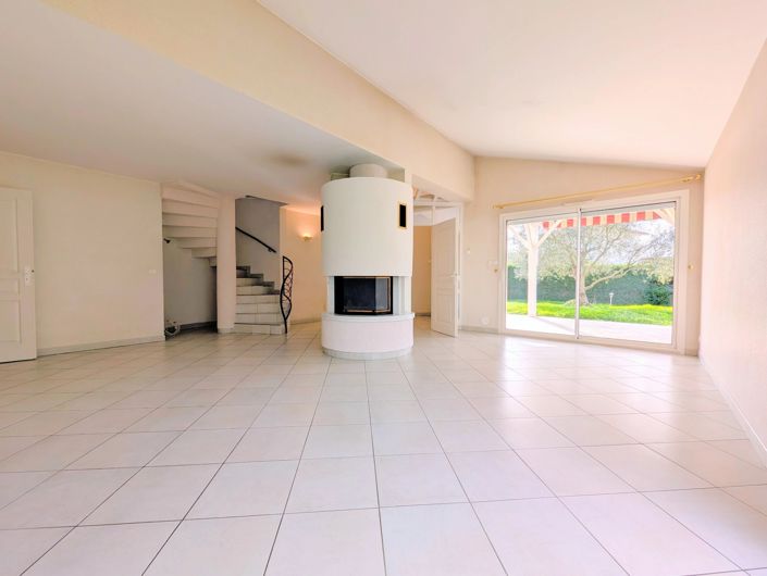 Image No.3-3 Bed House for sale