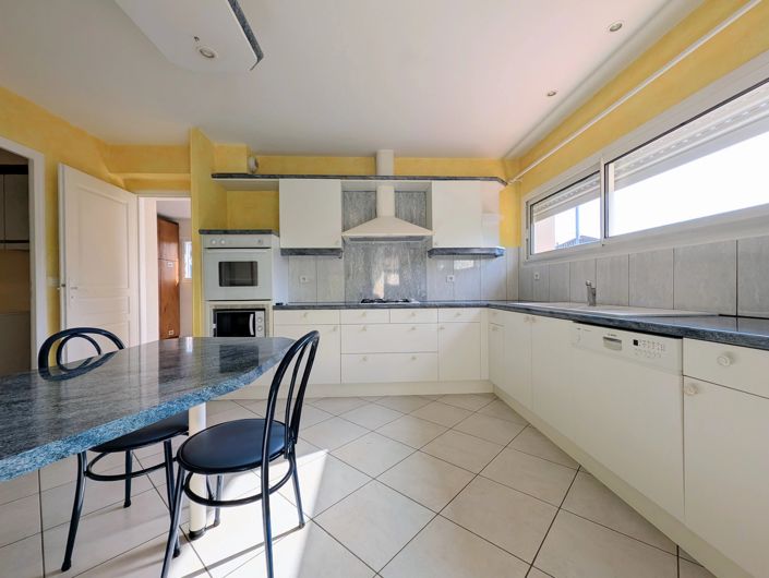 Image No.6-3 Bed House for sale