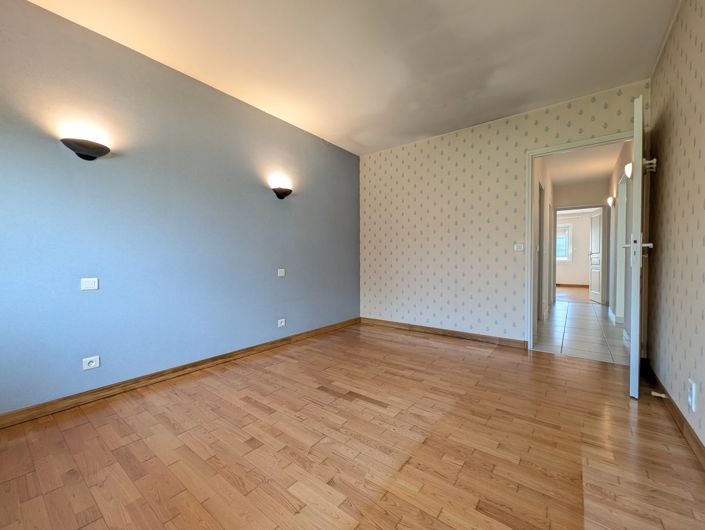 Image No.8-3 Bed House for sale