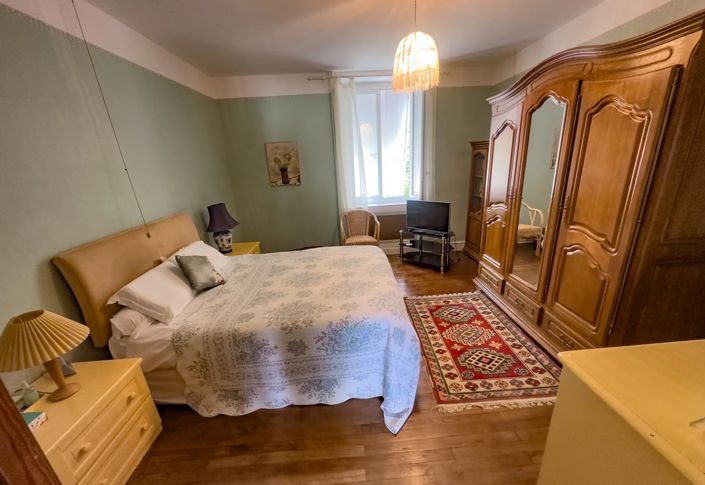 Image No.12-5 Bed House for sale