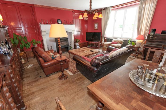 Image No.8-5 Bed House for sale