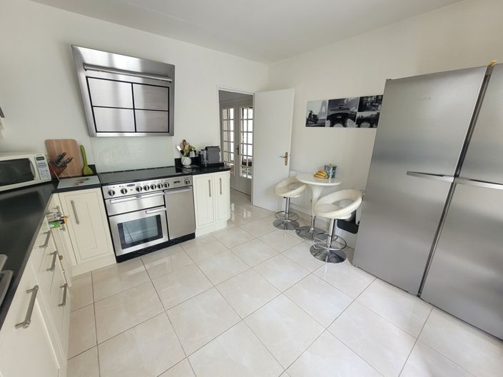 Image No.12-5 Bed House for sale