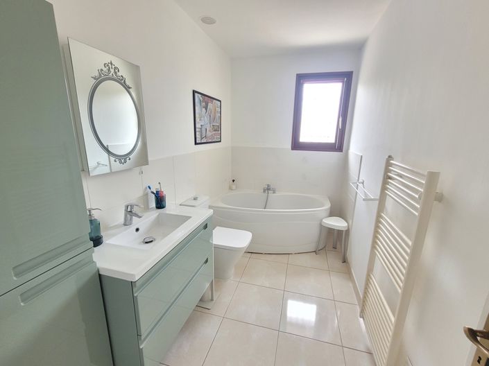 Image No.15-5 Bed House for sale