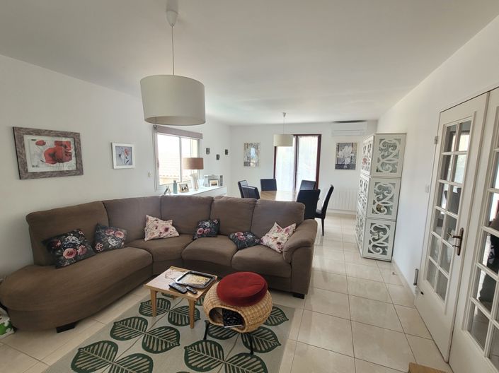 Image No.8-5 Bed House for sale