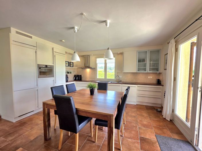 Image No.4-6 Bed House for sale