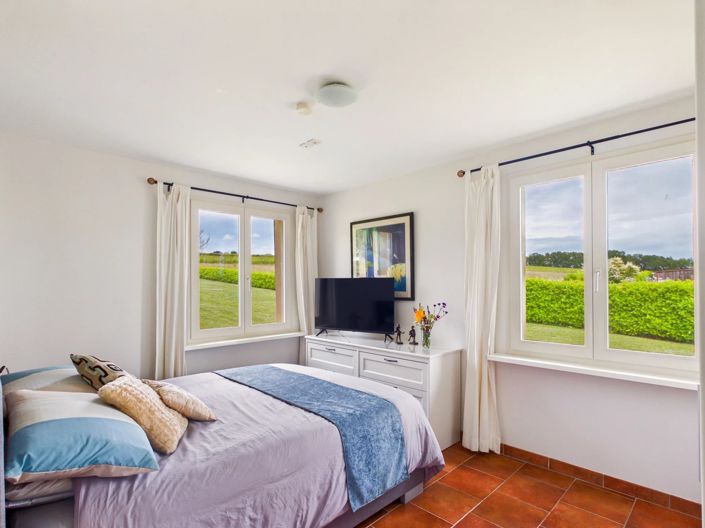 Image No.6-6 Bed House for sale