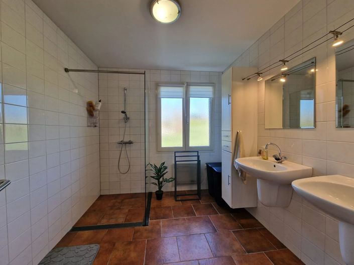 Image No.7-6 Bed House for sale