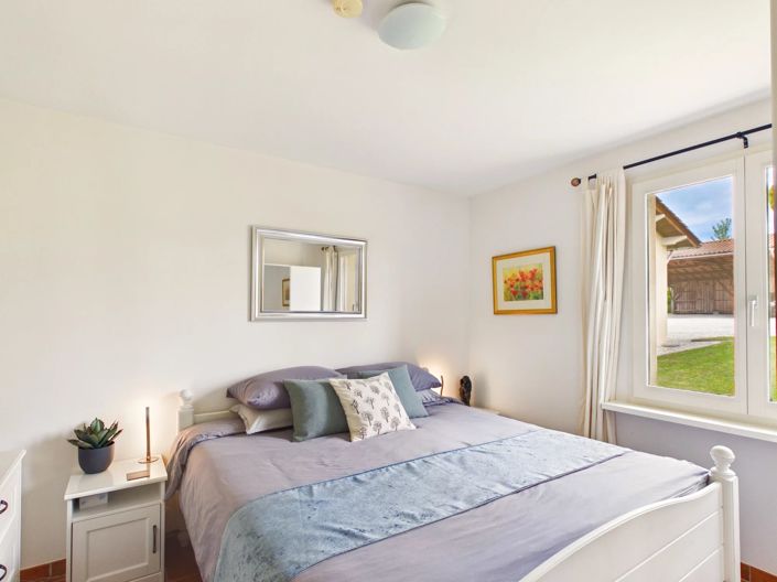 Image No.8-6 Bed House for sale