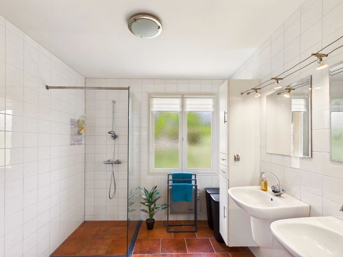 Image No.9-6 Bed House for sale